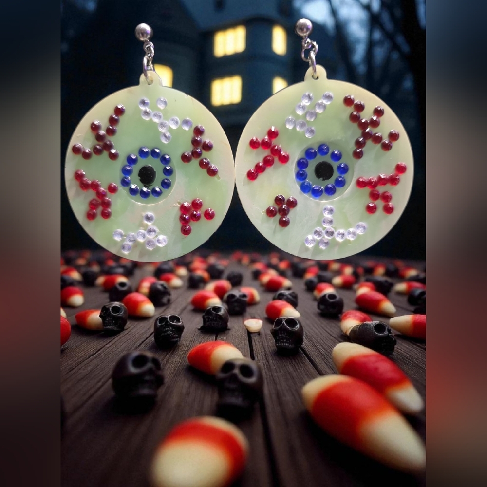 Handmade Glow In The Dark Halloween Eyeball Earrings - Picture 1 of 4